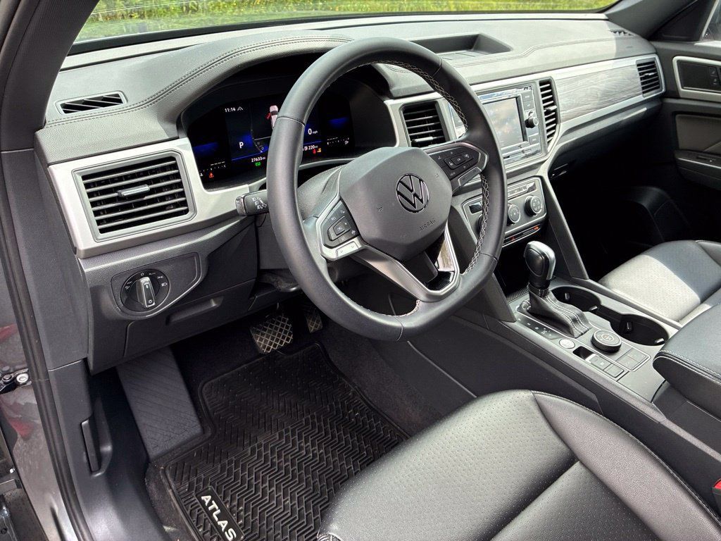 Used 2023 Volkswagen Atlas Cross Sport SE AWD/4WD image 15