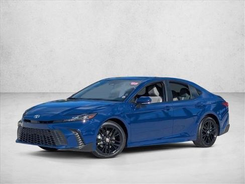 Used 2025 Toyota Camry SE image 1