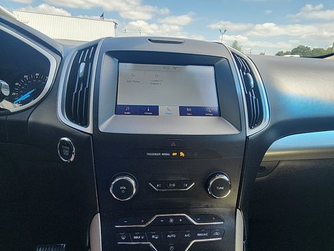 Used 2019 Ford Edge SEL AWD/4WD image 14