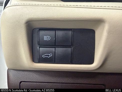 Used 2020 Toyota Highlander XLE FWD image 20