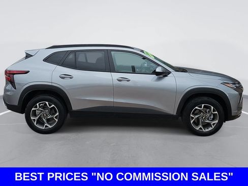 New 2026 Chevrolet Trax LT w/ Sunroof Package FWD image 2