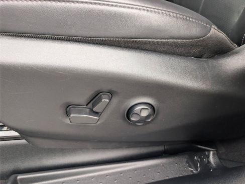 Used 2024 Chrysler Pacifica Limited FWD image 22