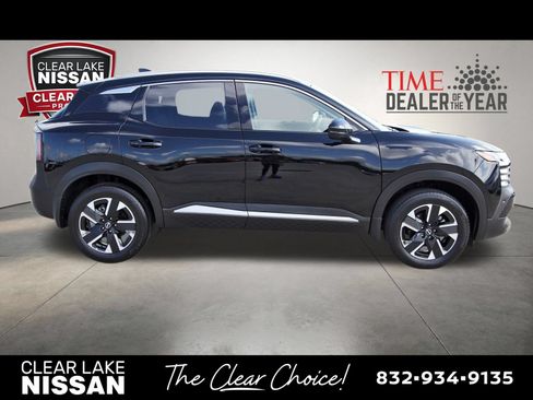 Certified 2025 Nissan Kicks SR FWD image 8