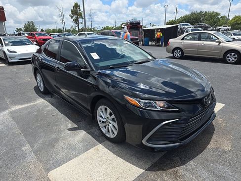 Used 2024 Toyota Camry LE FWD image 4