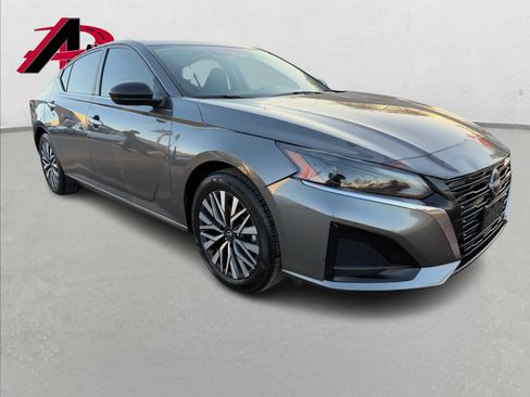 Certified 2024 Nissan Altima 2.5 SV image 5