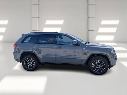 Used 2021 Jeep Grand Cherokee Trailhawk image 3
