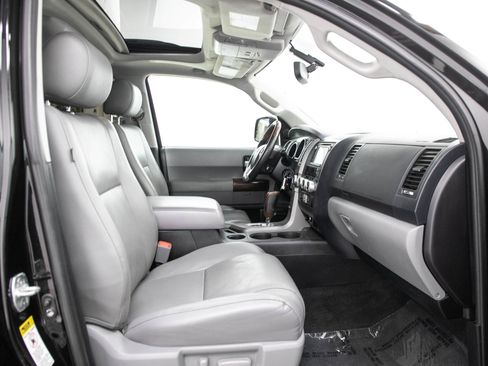 Used 2016 Toyota Sequoia Platinum AWD/4WD image 13