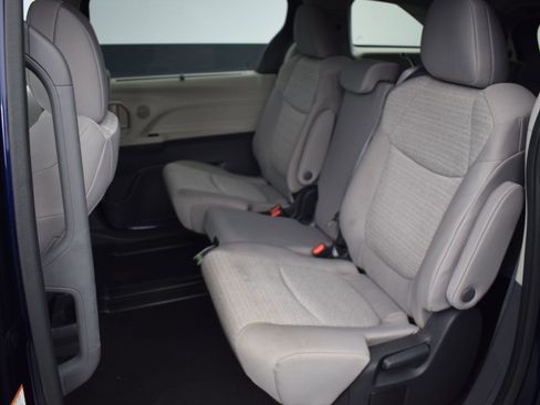 Used 2023 Toyota Sienna LE image 14