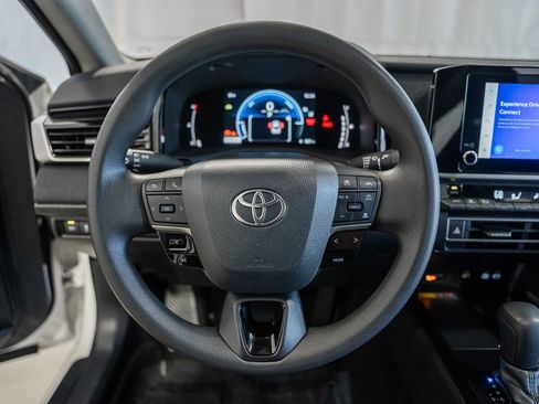 Used 2025 Toyota Camry LE FWD image 27