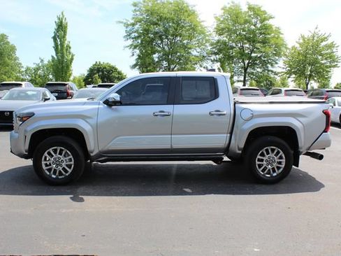 Used 2024 Toyota Tacoma Limited w/ Limited Package (LT) AWD/4WD image 7