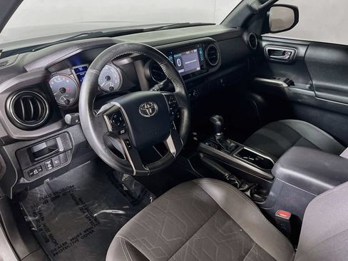 Certified 2018 Toyota Tacoma TRD Off-Road AWD/4WD image 9