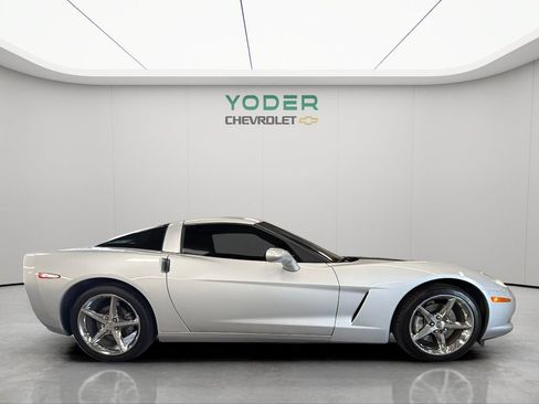 Used 2011 Chevrolet Corvette Coupe w/ Preferred Equipment Group RWD image 4