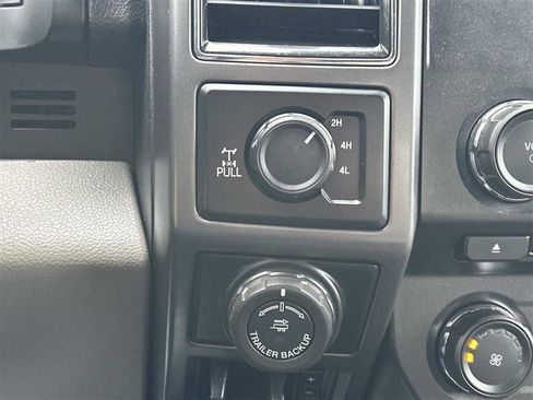 Used 2018 Ford F150 XLT w/ Trailer Tow Package image 17