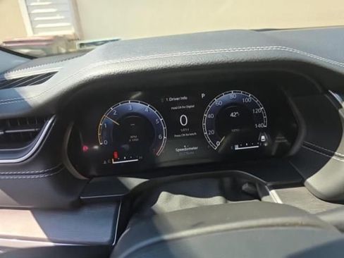 Used 2023 Jeep Grand Cherokee Limited AWD/4WD image 18