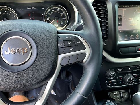 Used 2014 Jeep Cherokee Limited w/ Luxury Group AWD/4WD image 12