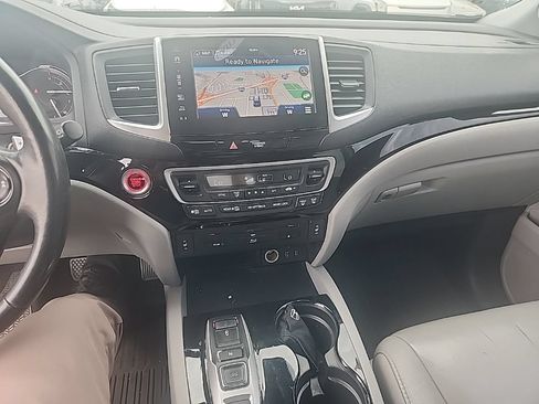 Used 2017 Honda Pilot Touring image 23