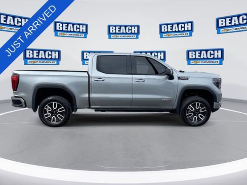 Used 2024 GMC Sierra 1500 AT4 w/ Technology Package AWD/4WD image 9