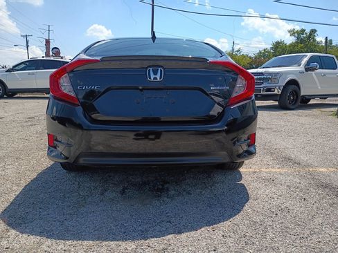 Used 2016 Honda Civic Touring image 4