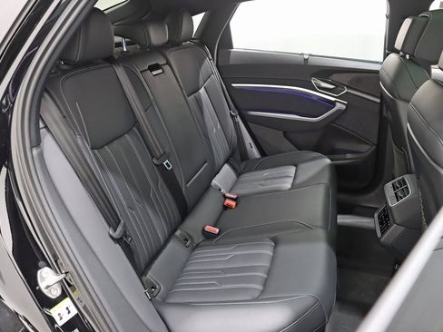 Used 2022 Audi e-tron S Prestige w/ Prestige Package image 31