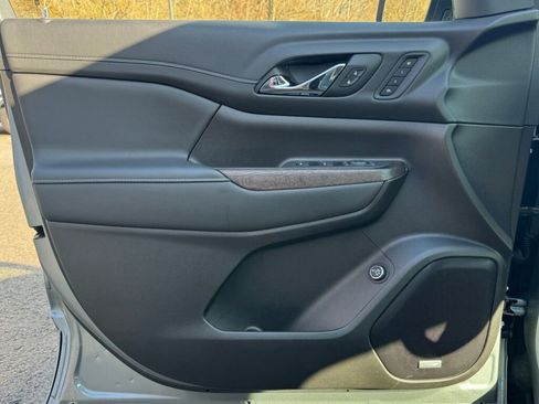 Used 2023 GMC Acadia Denali w/ Denali Technology Package image 14