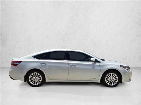 Used 2013 Toyota Avalon Limited FWD image 4