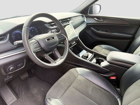 Used 2024 Jeep Grand Cherokee Altitude AWD/4WD image 28