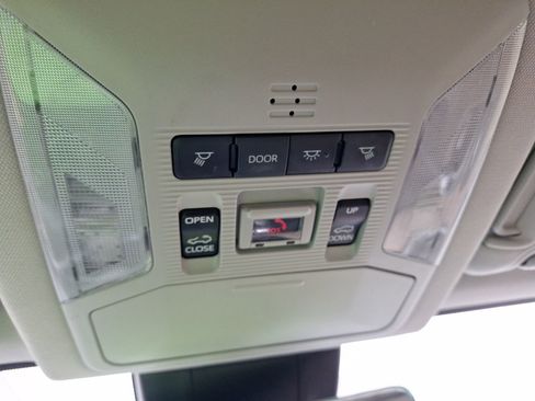 Used 2022 Toyota RAV4 XLE Premium image 29