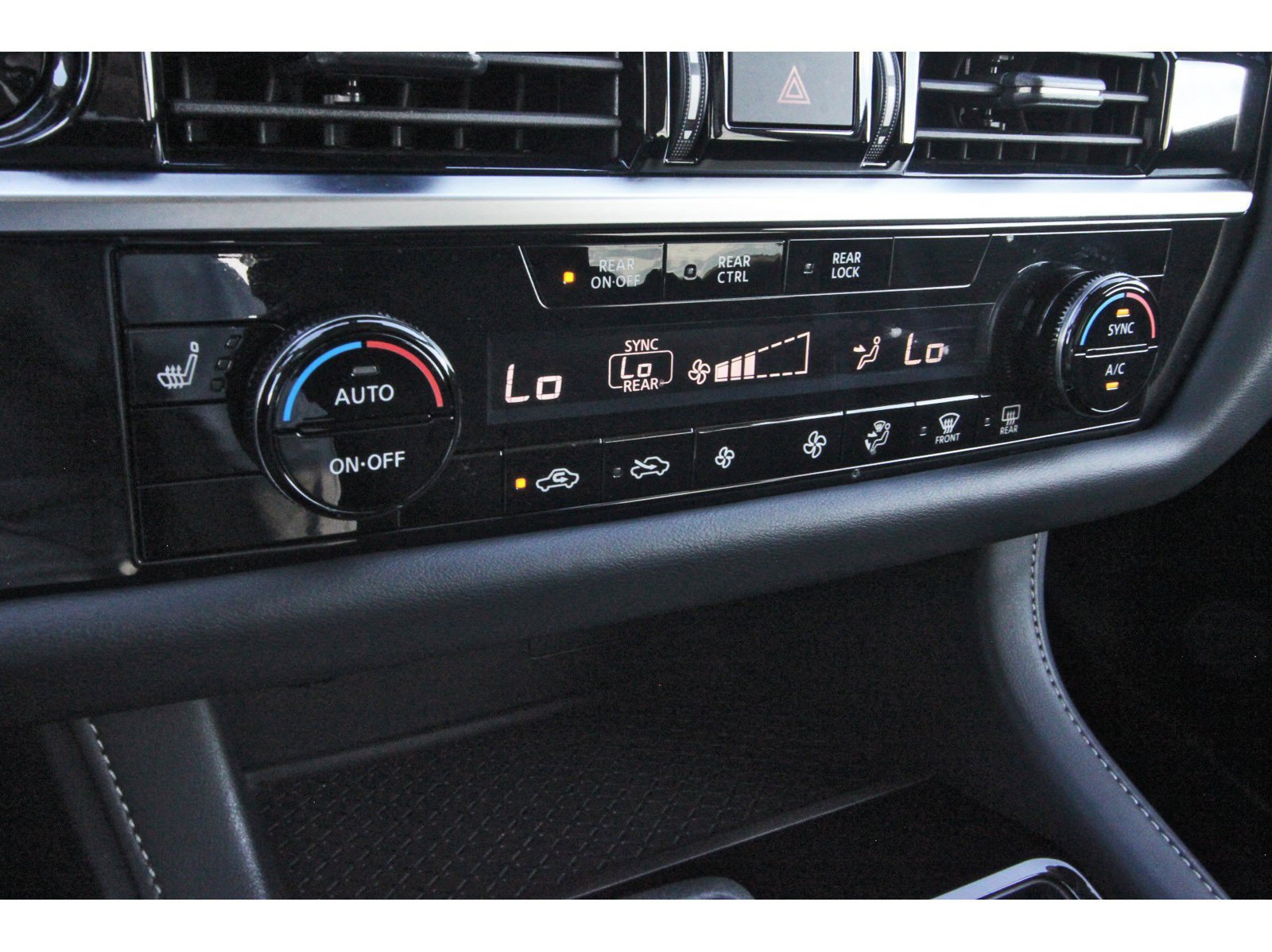 Certified 2025 Nissan Pathfinder SV FWD image 26