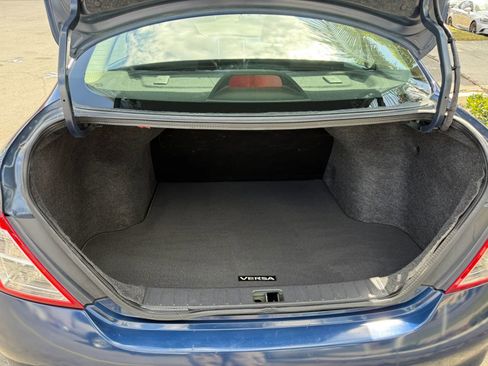 Used 2012 Nissan Versa SV FWD image 10