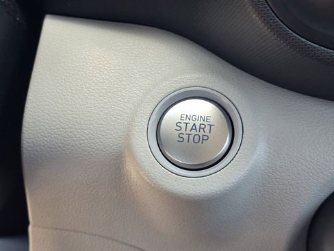 Used 2025 Hyundai Venue SEL FWD image 25