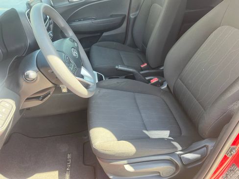 Used 2021 Hyundai Venue SE FWD image 13