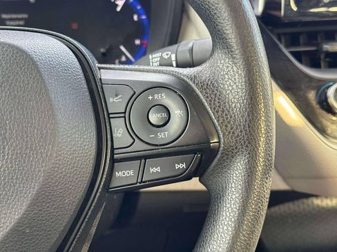 Used 2021 Toyota Corolla LE FWD image 25
