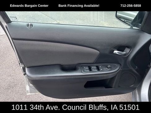Used 2013 Dodge Avenger SXT image 16