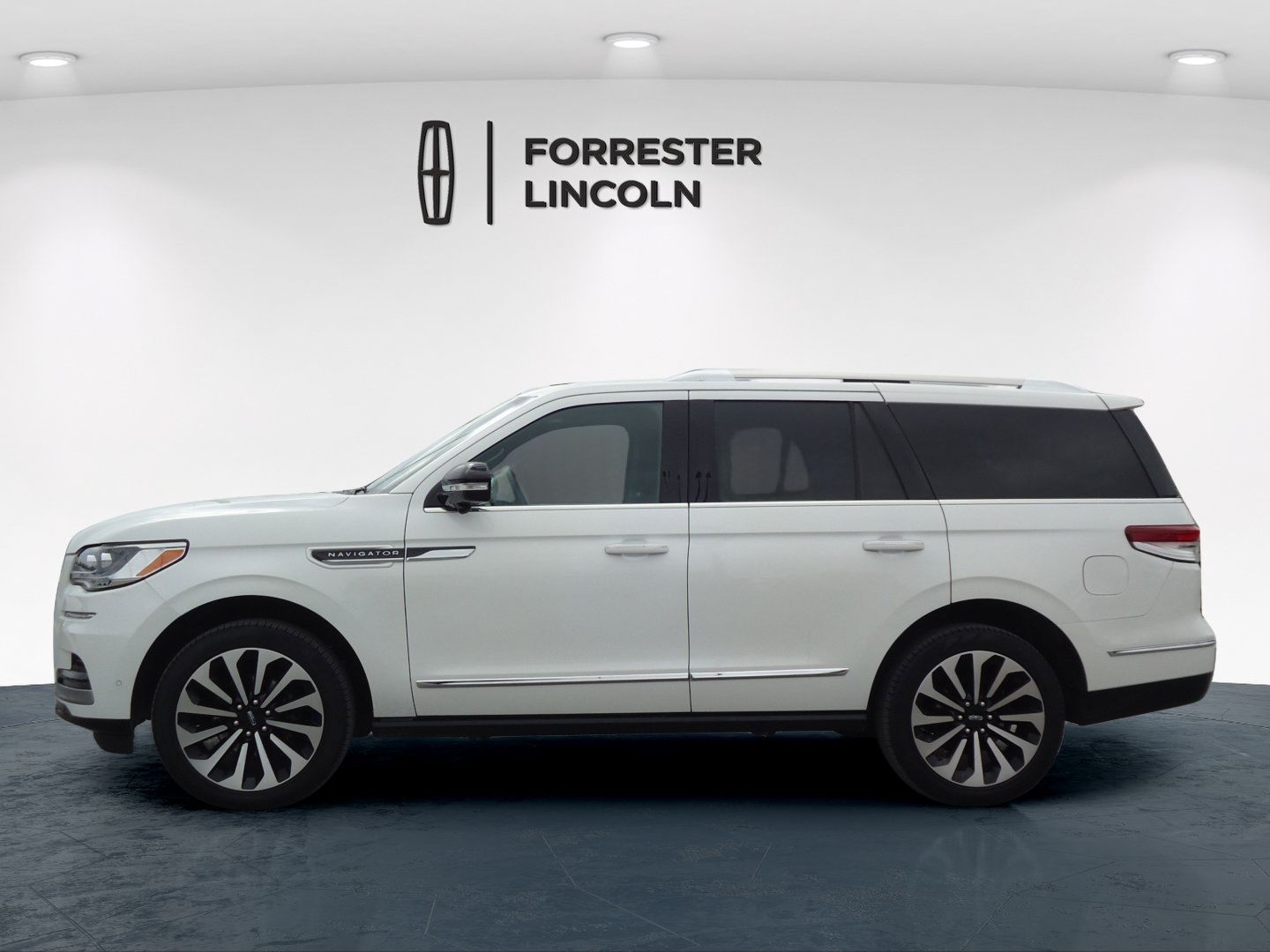Used 2023 Lincoln Navigator Reserve AWD/4WD image 6