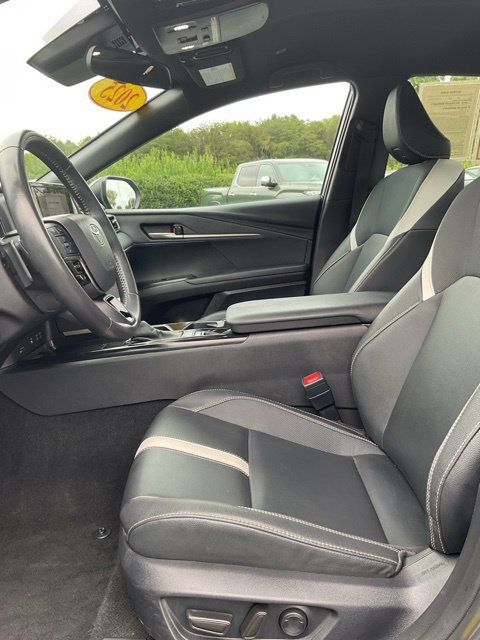 Used 2025 Toyota Camry SE FWD image 14