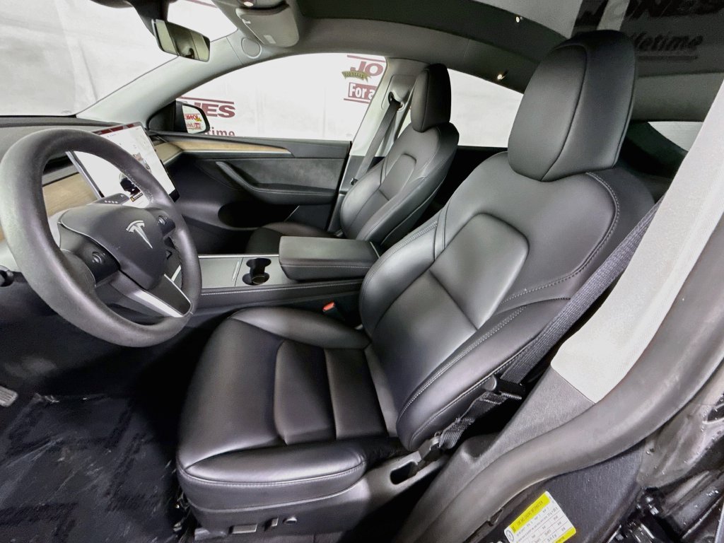 Used 2024 Tesla Model Y Long Range AWD/4WD image 24