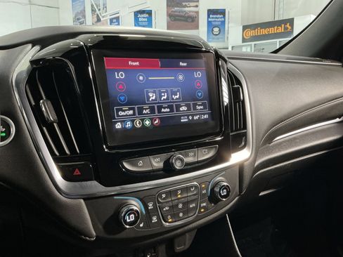 Used 2023 Chevrolet Traverse LT image 29