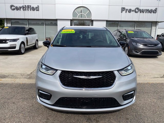 Used 2024 Chrysler Pacifica Touring-L FWD image 10
