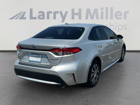 Used 2022 Toyota Corolla LE w/ Carpet Mat Package (TMS) FWD image 5