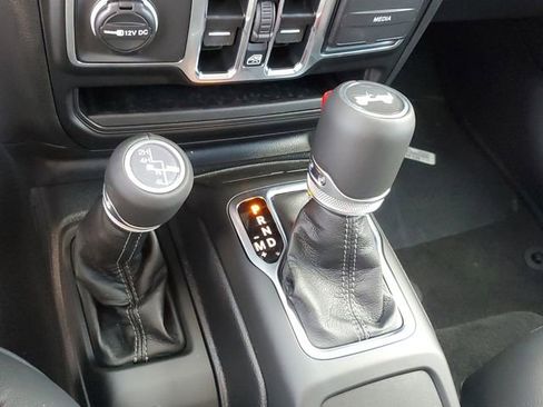 New 2025 Jeep Wrangler Sahara AWD/4WD image 19