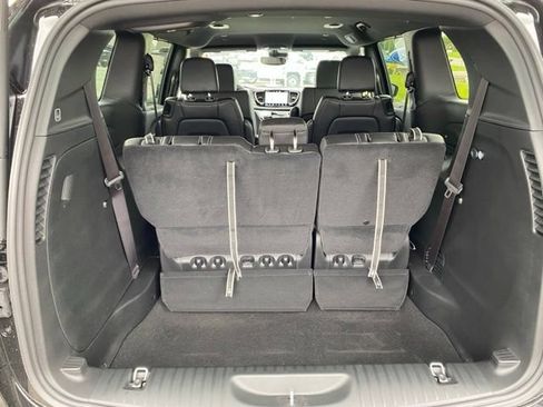 New 2027 Chrysler Pacifica Select w/ Family Tech Group AWD/4WD image 15