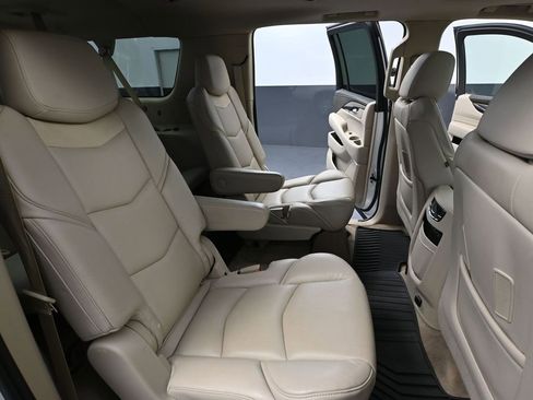 Used 2020 Cadillac Escalade ESV Premium Luxury image 56