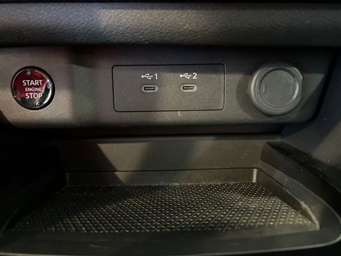 Used 2024 Nissan Rogue SV image 30