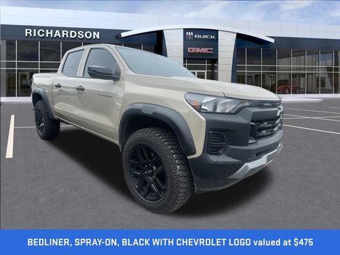 Used 2023 Chevrolet Colorado Trail Boss w/ Technology Package AWD/4WD image 8