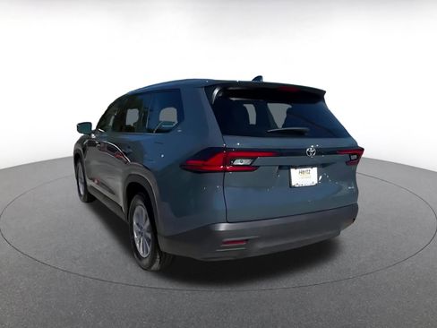 Used 2025 Toyota Grand Highlander XLE image 11