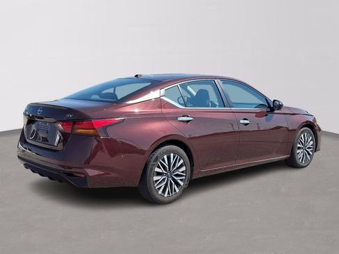 Used 2024 Nissan Altima 2.5 SV FWD image 6