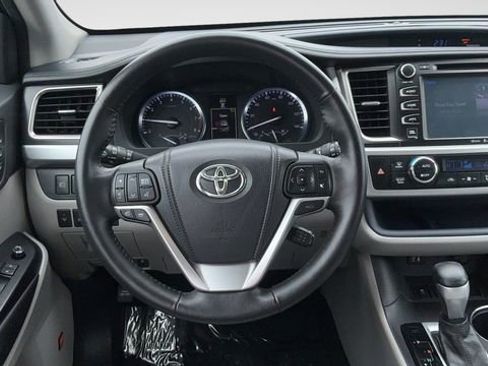 Used 2015 Toyota Highlander Limited Platinum FWD image 10