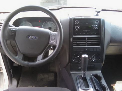 Used 2010 Ford Explorer Sport Trac XLT RWD image 8