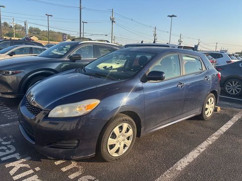Used 2011 Toyota Matrix image 1