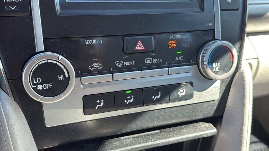 Used 2014 Toyota Camry LE FWD image 19